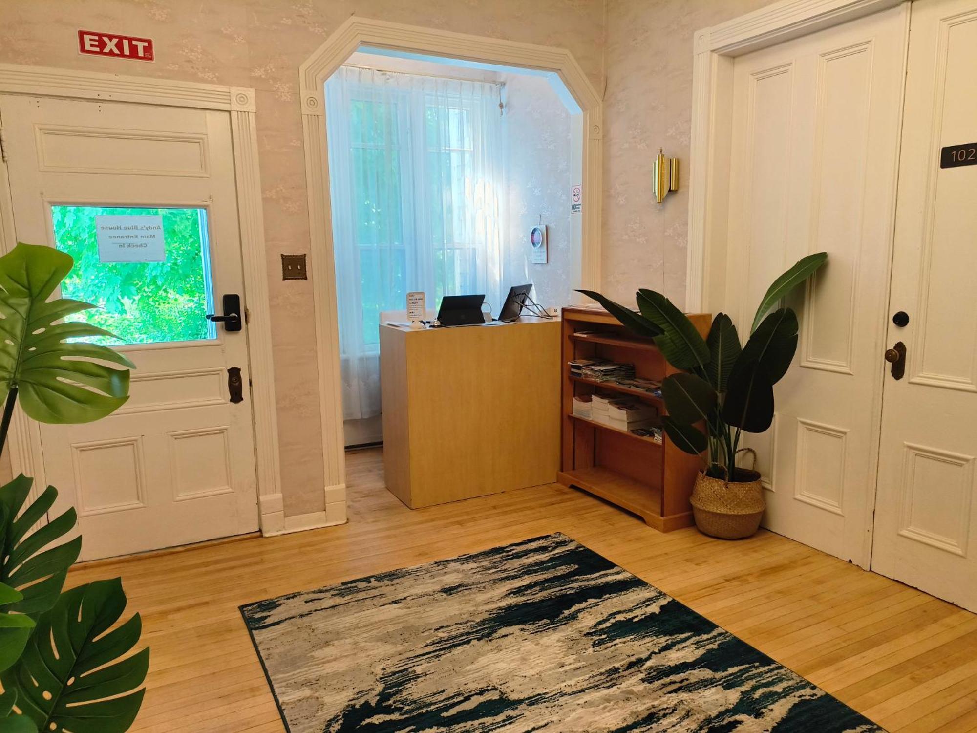 夏洛特敦Andy'S Blue House住宿加早餐旅馆 外观 照片
